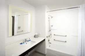 Staybridge Suites North Brunswick by IHG - Salle de bain
