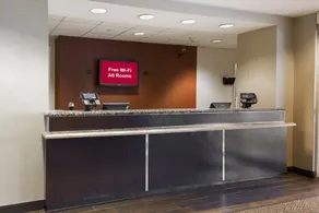Red Roof Inn PLUS Long Island - Garden City - Réception
