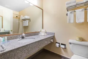Quality Inn & Suites Crescent City Redwood Coast - Salle de bain