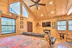 Broken Bow Hideaway w/ Hot Tub & Fire Pit! - Interior