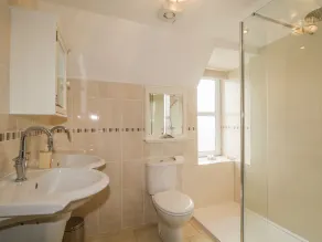 Harbour View - Bathroom