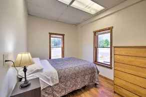 2 Mi to Ice Caves: Pet-friendly Eben Junction Apt - Interior