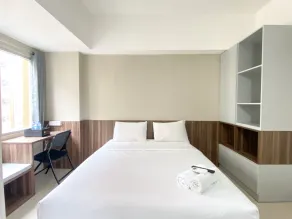 Modern Look Studio Room at LRT City Jatibening Apartment - Zimmer