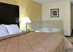 Quality Inn & Suites Greenville near downtown - Room
