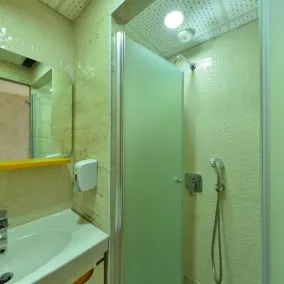 Campucity Kiz Ogrenci Yurdu Sisli - Hostel - Bathroom