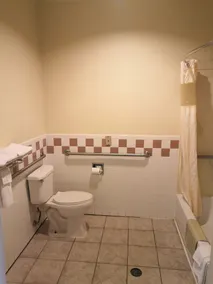 Scottish Inn & Suites IAH West - Badeværelse