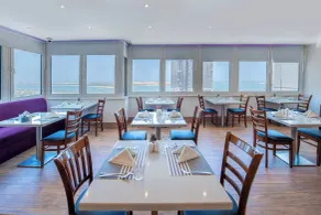 Hawthorn Suites by Wyndham Abu Dhabi City Center - Restaurant