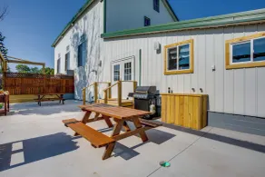 Cast & Relax! Lake-view Fishing Cabin in Monmouth - Interiør