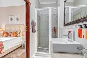 Caledon 23 Guest House - Bathroom