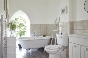 No 5 Old Church - Bathroom