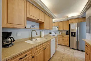 Cozy Coastal Condo w/ Pool Access: Steps to Beach! - Interiør