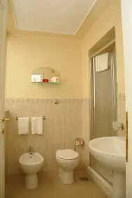 Hotel Art Resort Galleria Umberto - Bathroom