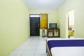 OYO Life 91606 Nadin Guest House Syariah - Chambre