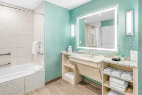 Margaritaville Resort Gatlinburg - Bathroom