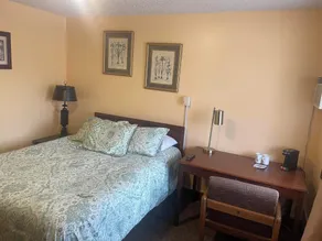 Golden Door Motel - Room