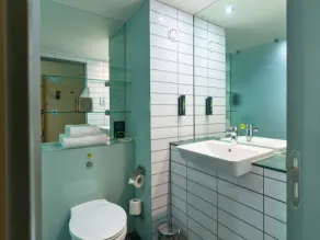 B&B HOTEL Ipswich - Bathroom