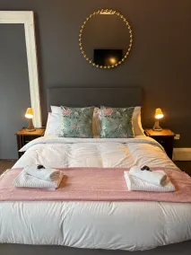 Regal Rooms - Camera