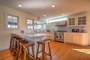 Luxe East Quogue Waterfront Home w / Sandy Beach! - Interiör