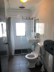 Hump Backpackers - Bathroom