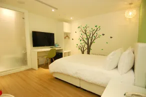 Season 5 Inn - Room