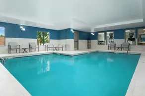Holiday Inn Express Hotel & Suites Newport South by IHG - Piscina