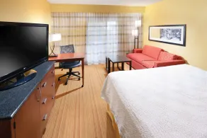 Courtyard by Marriott Dallas Plano in Legacy Park - Chambre