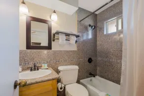 Clarion Collection Carmel Oaks Inn - Salle de bain