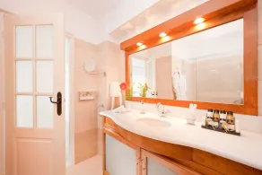 Anastasis Apartments and Spa - Bathroom