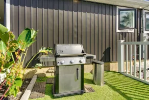 Renovated Seaside Park Cottage: Steps to Beach! - Interiör