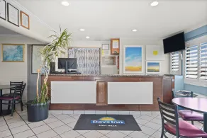 Days Inn by Wyndham Lost Hills - Lobby