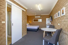 Coast Inn Motel - Room