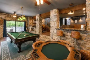 Pub, Hot Tub, Game Room, Monkey Island Waterfront - Interior