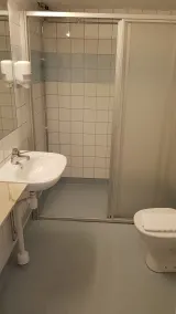 City Hotel - Bathroom