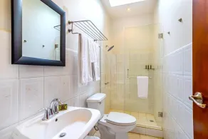 Downtown Suites - Bathroom