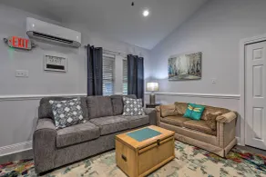 Downtown Ocean Springs Retreat: 1 Mi to Beach! - Intérieur