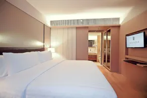 Arcadia Suites Ploenchit Bangkok - Room