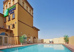 Holiday Inn Express Hotel & Suites Willows by IHG - Piscina