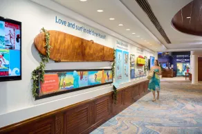 OUTRIGGER Waikiki Beach Resort - Lobby