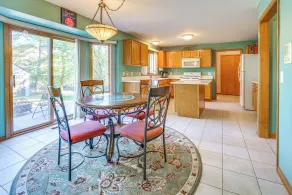 Pet Friendly Getaway: Yard, Grill, Patio, Fire Pit - Interior