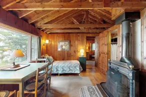 Bay-view Getaway w/ Deck Between Camden & Belfast! - Interiør