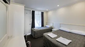 Coachman Hotel Motel - Room