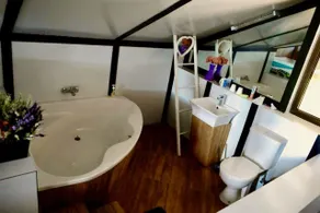 Blue Hill - Bathroom