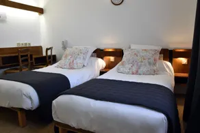 Logis Hôtel LE DAHU - Værelse