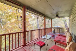 Quiet Murphy Hideaway w/ Decks & Outdoor Fireplace - Interiør