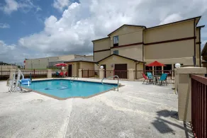 Red Roof Inn & Suites Mobile SW - I-10 - Pool