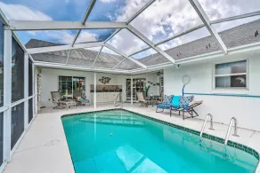 Waterfront Home w/ Dock, Kayaks, Pool + More! - Innenbereich