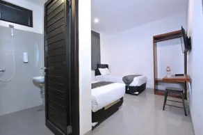 Hotel O Genteng Near Genteng Market Formerly Uno Hotel - Room