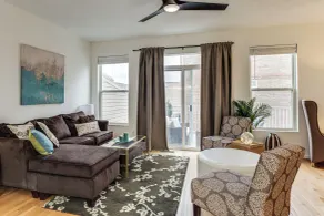 1 Mi to Dtwn Cincinnati: Spacious Townhome w/ Deck - Innvendig