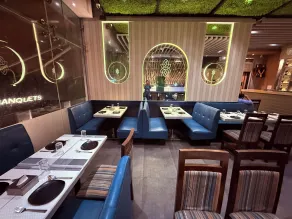 HOTEL VARISHTTA - Kopar Khairane - Quality and Comfort - Restaurant