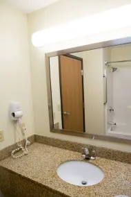 Holiday Inn Express Hotel & Suites Chanhassen by IHG - Salle de bain